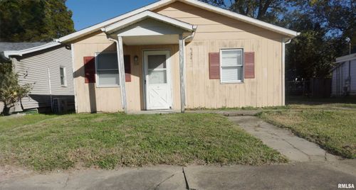 310 N 4th St, Elkville, IL, 62932-1071 | Card Image