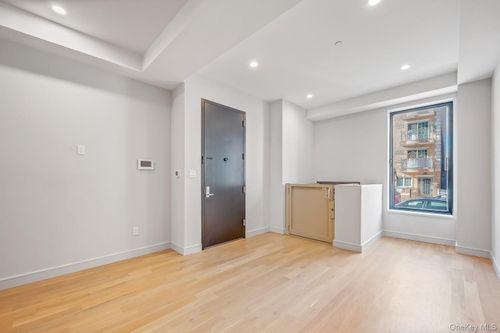 3061 38th St, Astoria, NY, 11103-3803 | Card Image