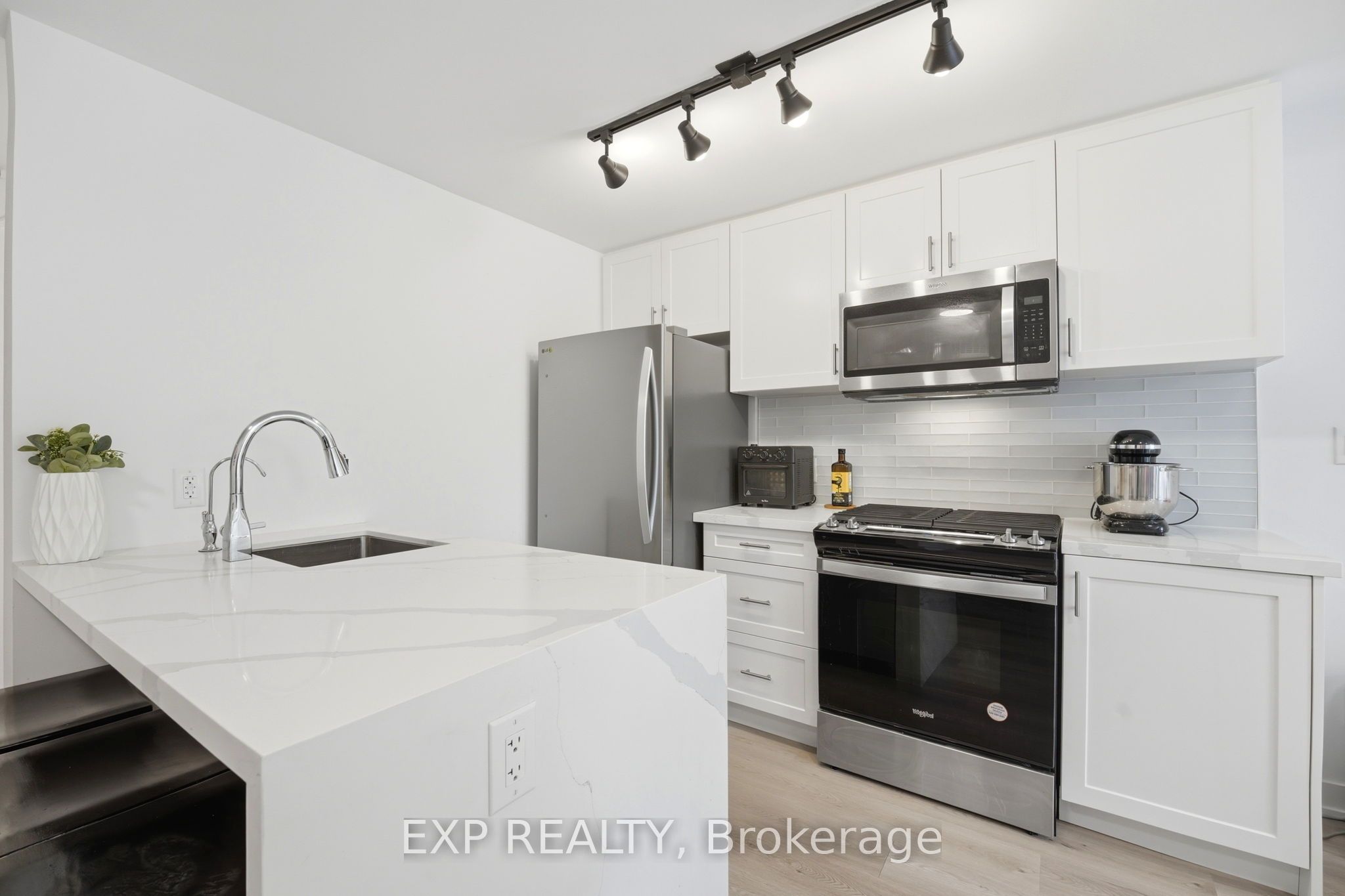 Residential Lease in Toronto E03 5