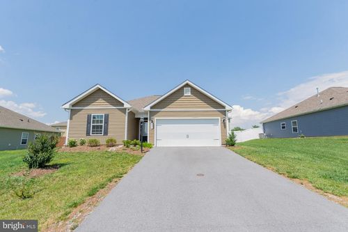 72 Cassatt Ln, MARTINSBURG, WV, 25401-1101 | Card Image