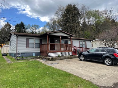 32 Oakview Dr, Beaver Falls, PA, 15010-9726 | Card Image