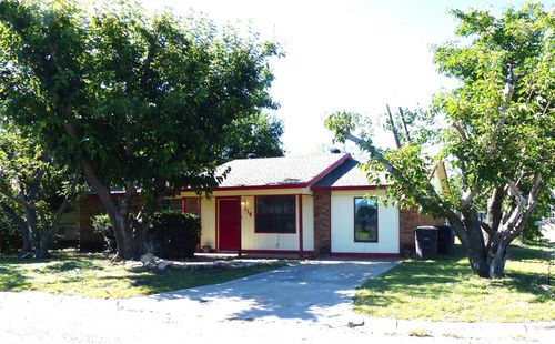 115 South St, Brady, TX, 76825-3301 | Card Image