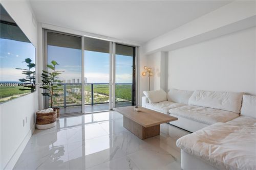 2519-16385 Biscayne Blvd, North Miami Beach, FL, 33160 | Card Image