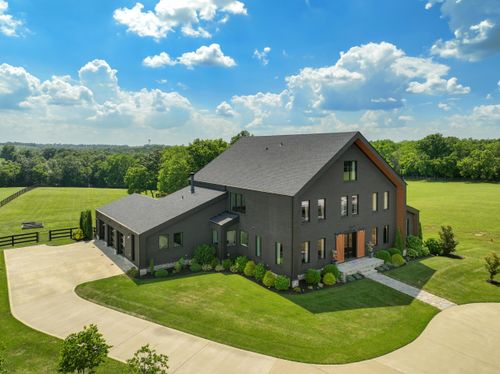 689 Sarah Blake Ln, Versailles, KY, 40383 | Card Image