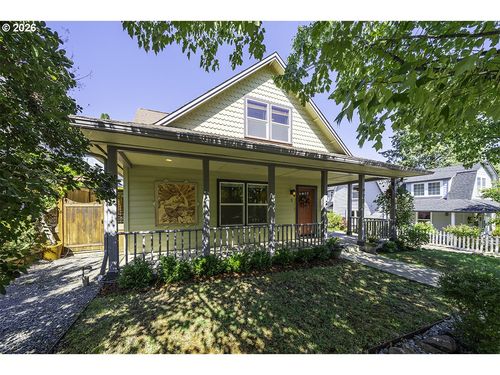 923 Bellview Ave, Ashland, OR, 97520-8621 | Card Image