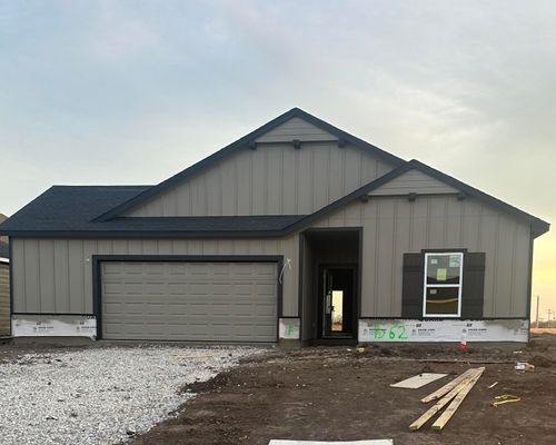 1562 N Emerald Valley Dr, Mulvane, KS, 67110-8625 | Card Image