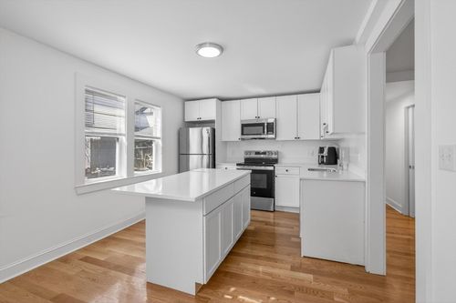 50 Division St, Chelsea, MA, 02150-2703 | Card Image