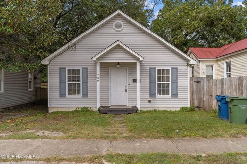 709 Wooster St, Wilmington, NC, 28401-5251 | Card Image