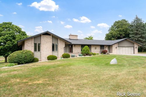 7290 Wingeier Ave Se, Alto, MI, 49302-9370 | Card Image