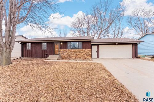 5813 W Pebble Creek Rd, Sioux Falls, SD, 57106-2029 | Card Image