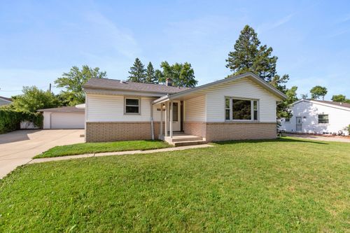 9313 W Clovernook St, Milwaukee, WI, 53224-5210 | Card Image
