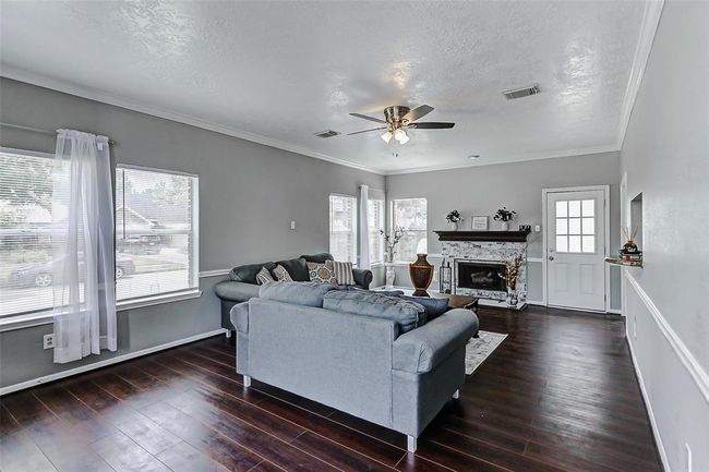 1410 Quiet Green Ct, House other with 3 bedrooms, 3 bathrooms and 2 parking in Houston TX | Image 6