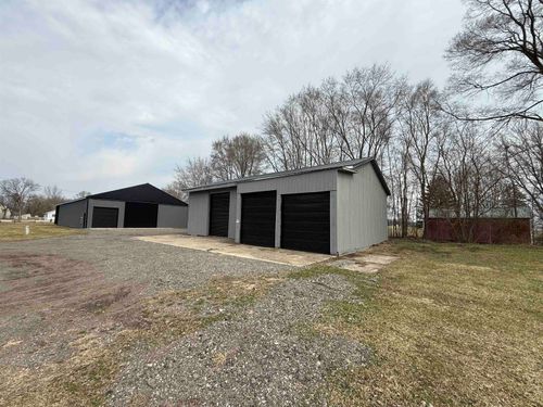 653 Chesaning St, Saint Charles, MI, 48655-1705 | Card Image