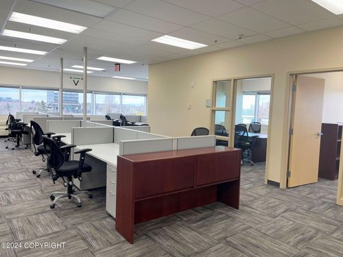 402-2700 Gambell St, Anchorage, AK, 99503-2833 | Card Image