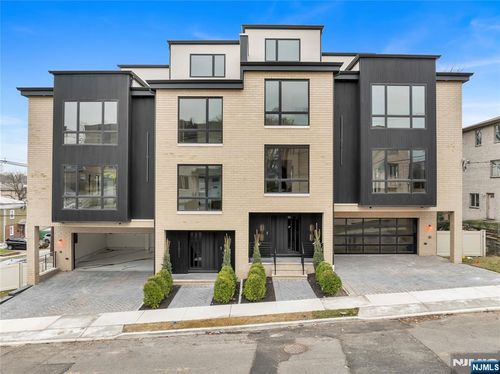 2220 Mackay Ave, Fort Lee, NJ, 07024-5035 | Card Image