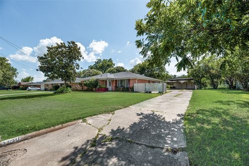 1109 Elmwood St, Gainesville, TX, 76240-2907 | Card Image