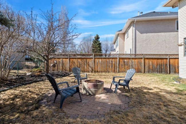 10979 Valley Ridge Drive Nw, Home with 3 bedrooms, 3 bathrooms and 4 parking in Calgary AB | Image 36