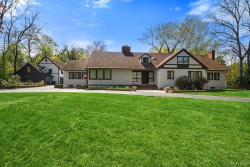 19 Frost Creek Dr, Locust Valley, NY, 11560-1029 | Card Image