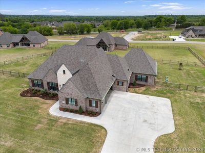 8318 E 107th Street, House other with 4 bedrooms, 3 bathrooms and null parking in Owasso OK | Image 2