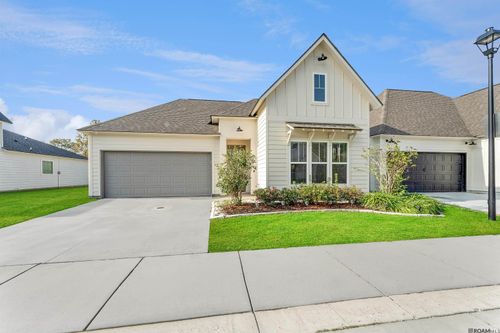 8932 Southlawn Dr, Baton Rouge, LA, 70810-2676 | Card Image