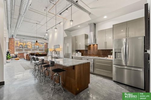 apt-303-1502 Jones St, Omaha, NE, 68102-3125 | Card Image