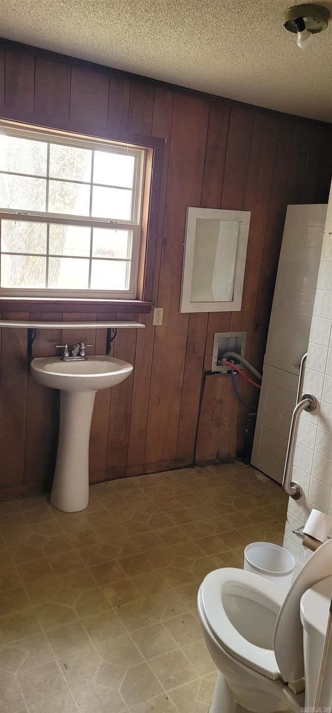 211 Mckee St, House other with 4 bedrooms, 2 bathrooms and null parking in Pangburn AR | Image 12