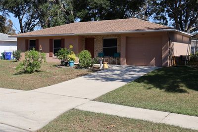 540 Park Glen Drive, House other with 3 bedrooms, 2 bathrooms and null parking in Tavares FL | Image 2