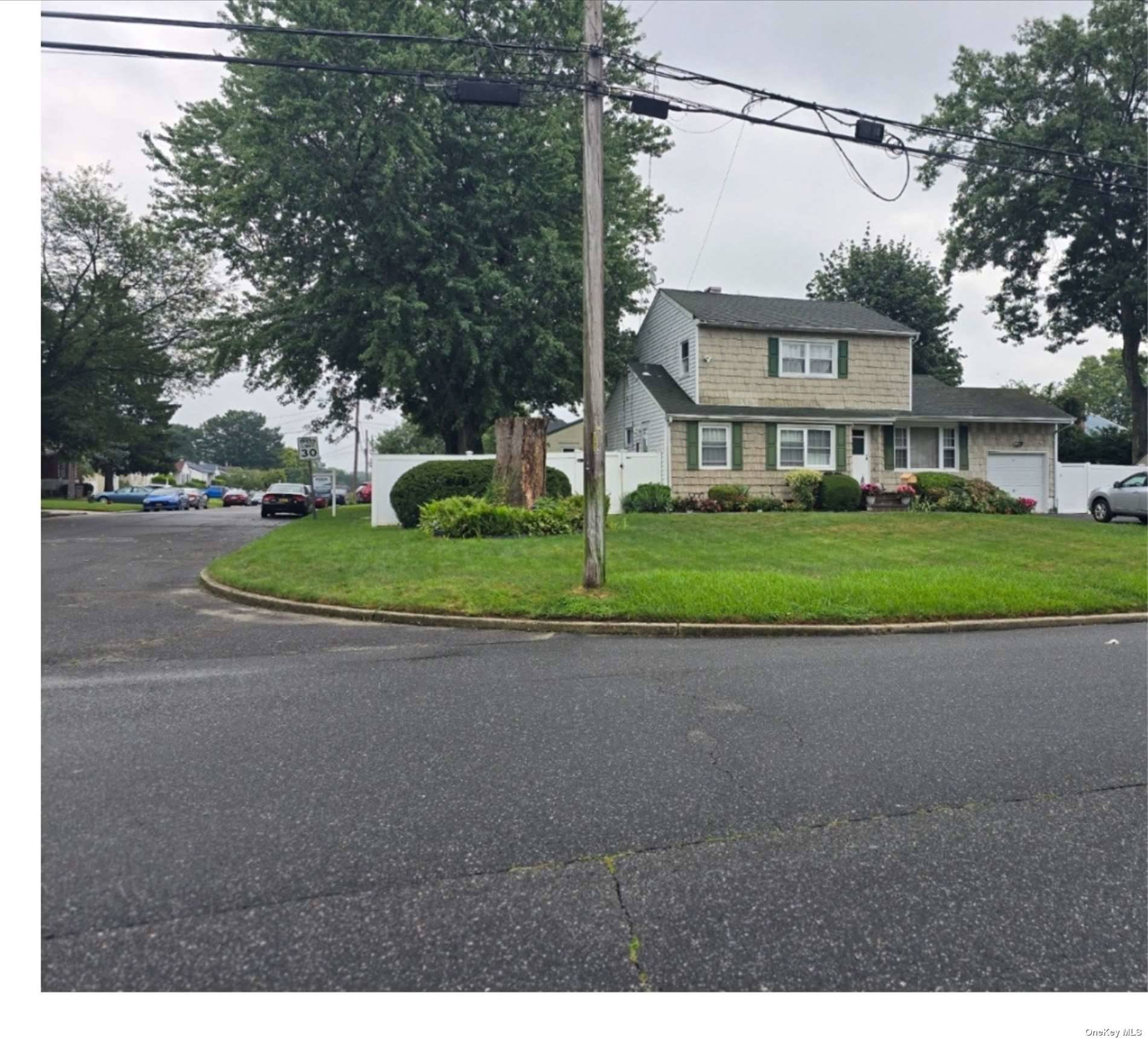Chapel Hill Dr, Brentwood, NY 11717
