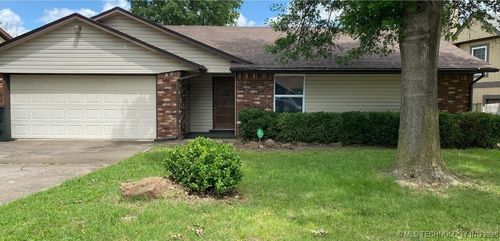 8811 120th East Ave, Owasso, OK, 74055-2018 | Card Image