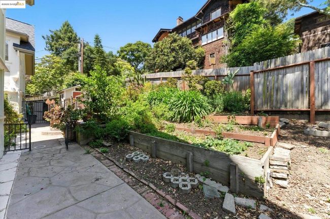 7 Panoramic Way, Condo with 2 bedrooms, 1 bathrooms and null parking in Berkeley CA | Image 39