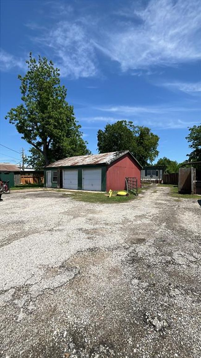 16305 De Zavalla Rd, Home with 2 bedrooms, 2 bathrooms and null parking in Channelview TX | Image 14