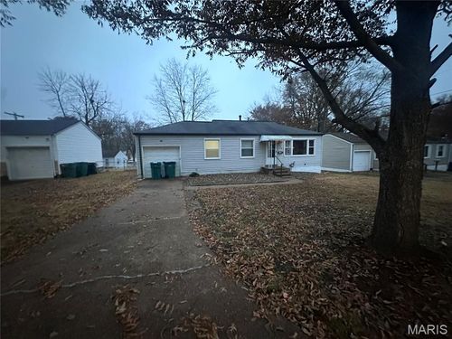 1124 Bakewell Dr, Saint Louis, MO, 63137-2104 | Card Image