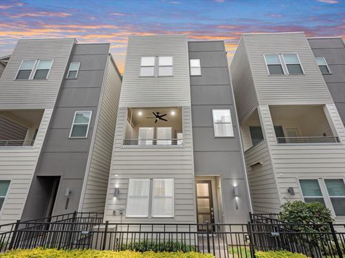 2727 Clinton Dr, Houston, TX, 77020-8435 | Card Image