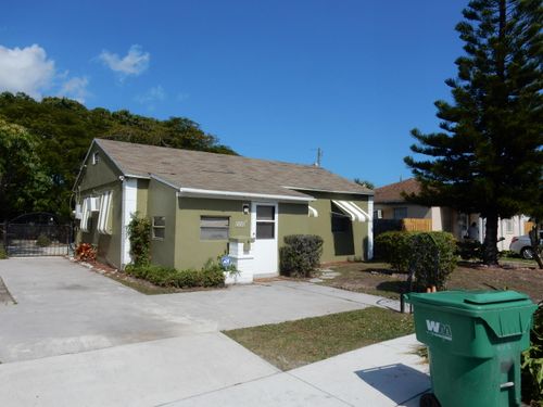 538 W 3rd St, Riviera Beach, FL, 33404-7806 | Card Image