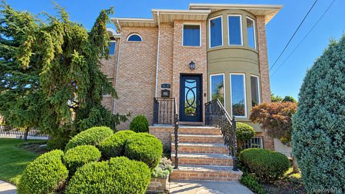 1531 158th Street, New York, NY, 11357 | Card Image