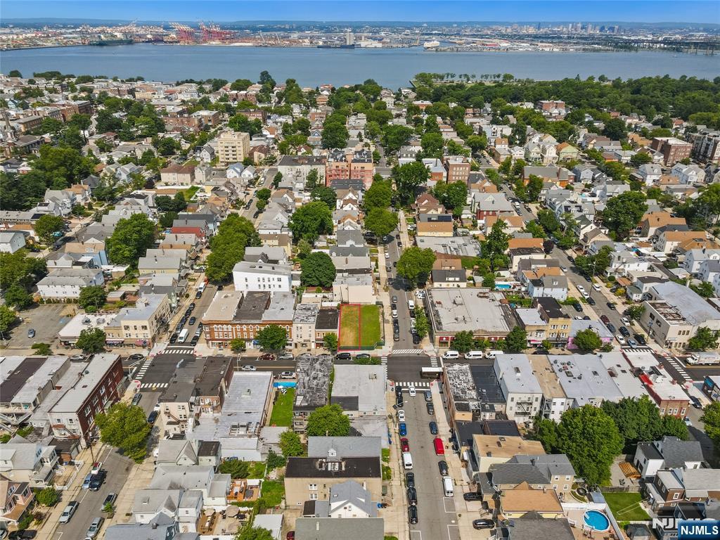 Land in Bayonne