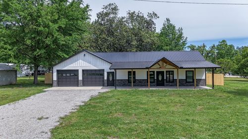 236 W Fourth Ave, Lobelville, TN, 37097-3262 | Card Image
