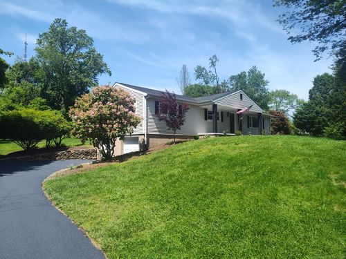 279 Beacon Hill Rd, Trumbull, CT, 06611-3346 | Card Image