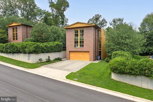 2500 Buckelew Dr, FALLS CHURCH, VA, 22046-1909 | Card Image