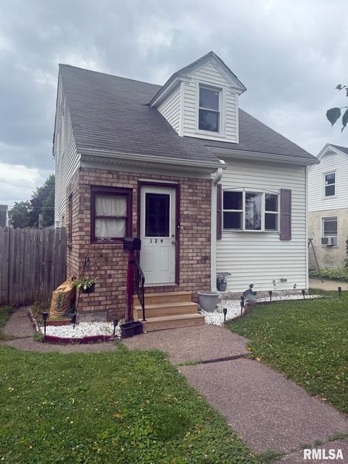129 S Birchwood Ave, Davenport, IA, 52802-1502 | Card Image