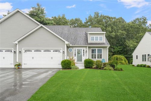 109 Fox Hollow Rd, North Kingstown, RI, 02852-4668 | Card Image