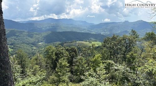 3026 Beech Mountain Pkwy, Banner Elk, NC, 28604-9273 | Card Image