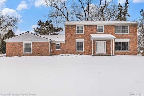 4819 Thorntree Dr, West Bloomfield, MI, 48322-1523 | Card Image