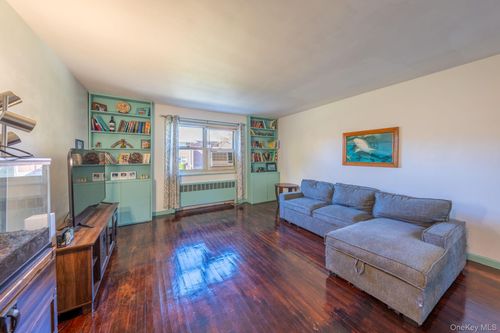 1d-44 Dehaven Dr, Yonkers, NY, 10703-1230 | Card Image