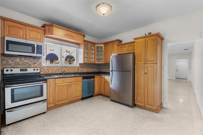 426 Sw 26 Th Rd, House other with 4 bedrooms, 3 bathrooms and null parking in Miami FL | Image 26