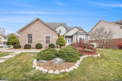 24163 Curt Dr, Trenton, MI, 48183-5453 | Card Image