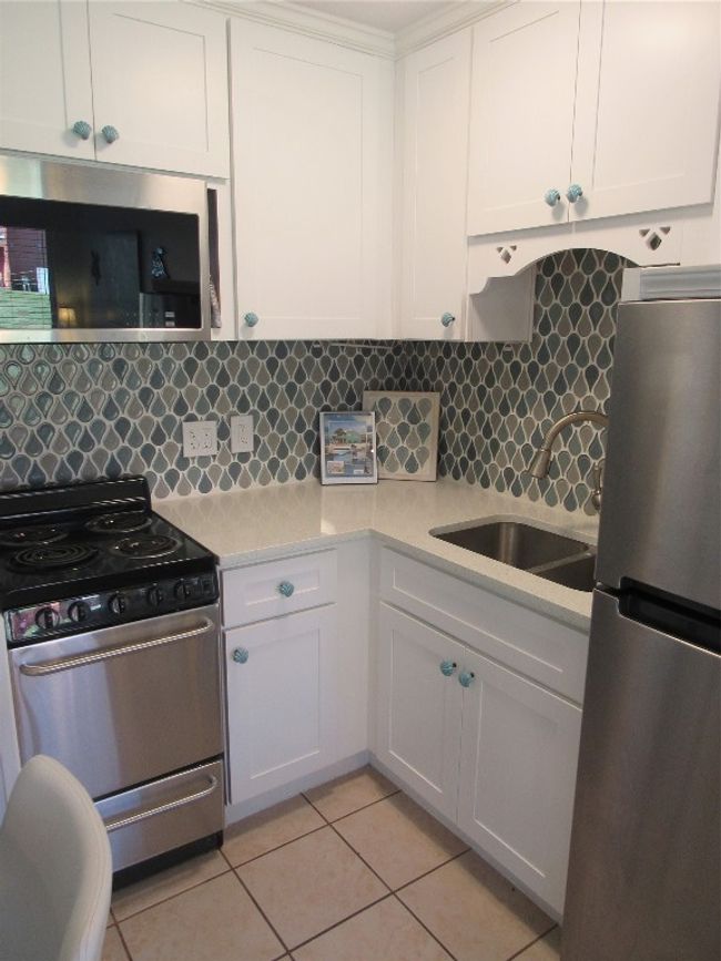 Kitchen with stove and good size fridge with ice maker! | Image 19
