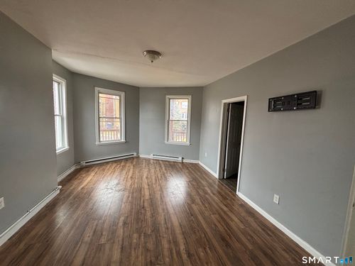 2370 Main St, Hartford, CT, 06120-1901 | Card Image