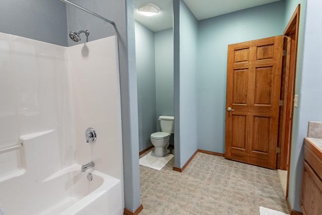 Large Bathroom #3 | Image 46