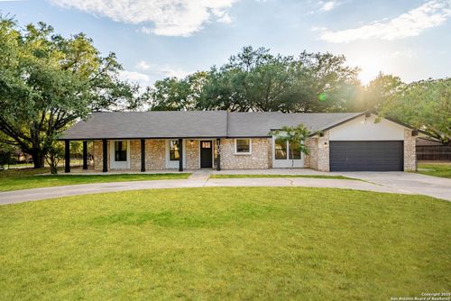105 Oak Crest Dr, La Vernia, TX, 78121-4599 | Card Image